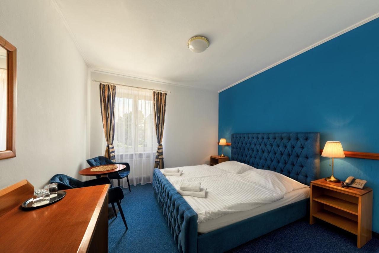 Prague Hotel Carl Inn Restaurant & Free Parking Praga Exterior foto