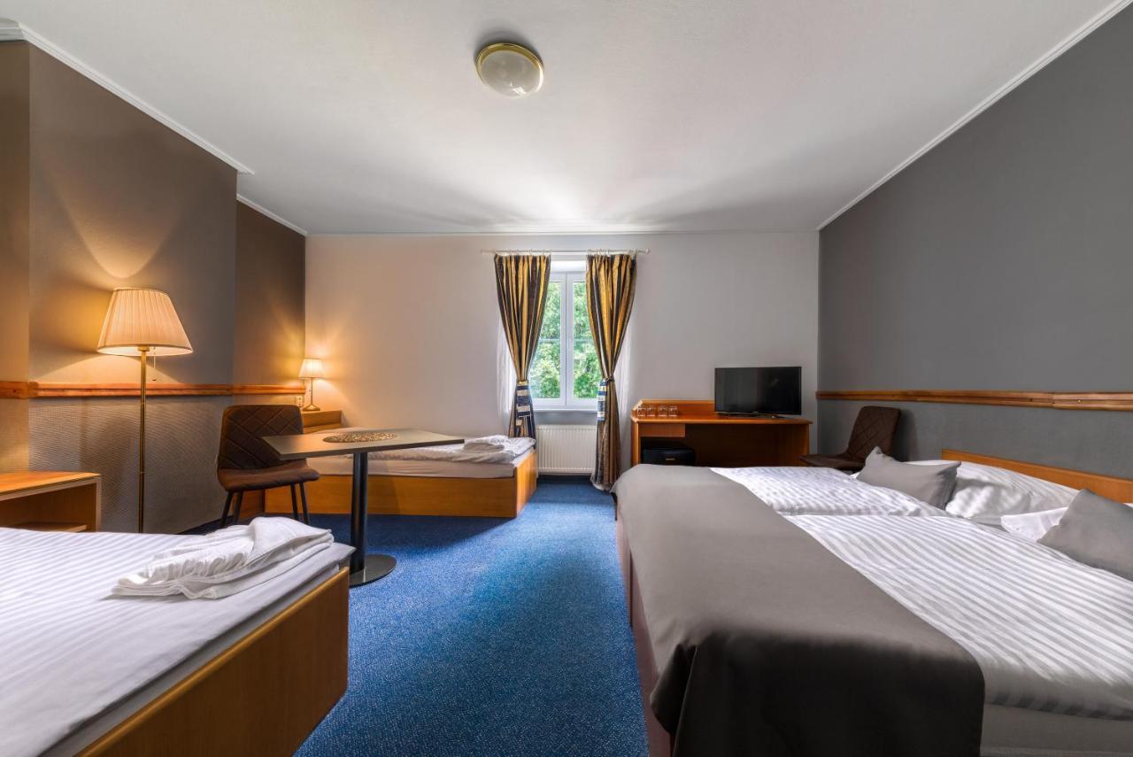 Prague Hotel Carl Inn Restaurant & Free Parking Praga Exterior foto