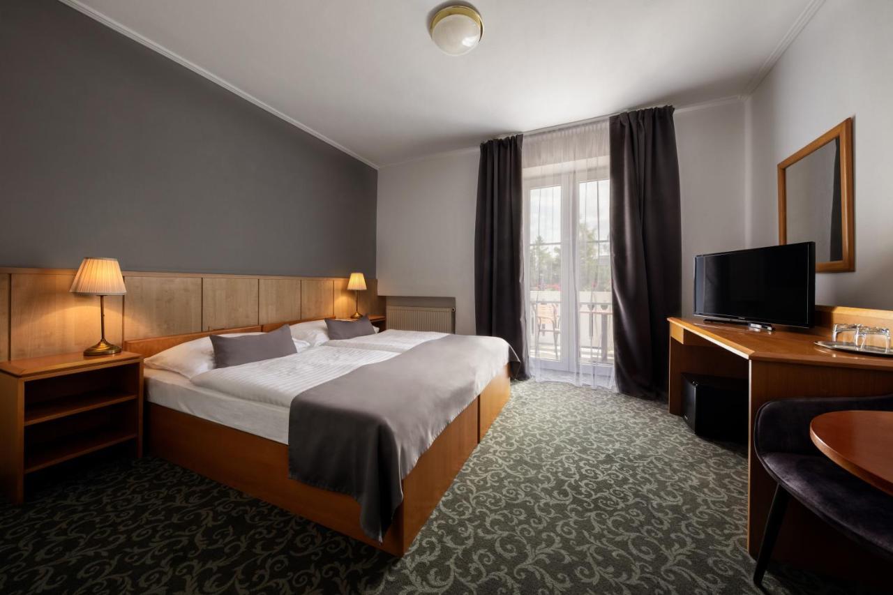 Prague Hotel Carl Inn Restaurant & Free Parking Praga Exterior foto